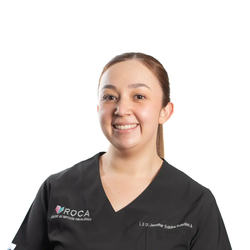 L.E.O. Jennifer Sabine Rosales Alcauter, Licenciada en Enfermería y Obstetricia, en el centro de infusión oncológica ROCA
